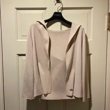 FOXEY 후드 부착 베이지 가디건