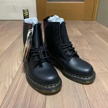 닥터마틴 새상품 1460 8홀 부츠 Dr.Martens