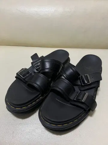 닥터마틴 샌들