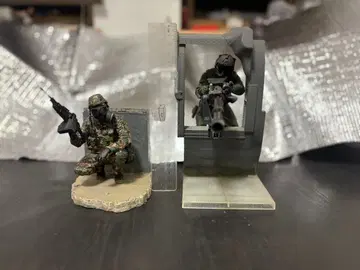 맥팔렌 토이즈 밀리터리 피규어 2체 세트 판매