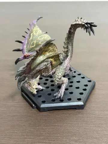 몬스터 헌터 보라 독희 리오레이아 피규어