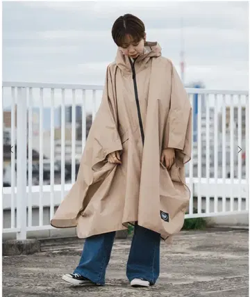 [택 포함 새상품] KIU 키우 남녀 공용 레인 판초 레인코트 베이지