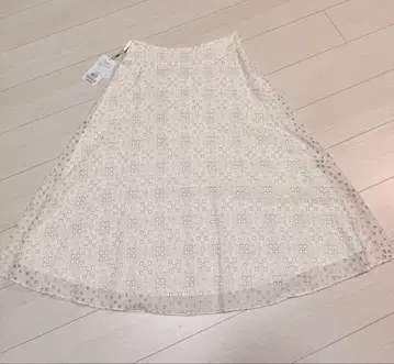 Reflect 자수 플레어 스커트 화이트