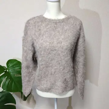 모헤어 혼방 베이지 니트 긴팔