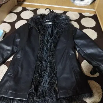 블랙 퍼(fur) 부착 롱 자켓 M 사이즈