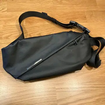 URBANATURE 블랙 바디백