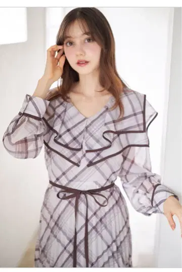 [택 포함 새상품] 허리 리본 포함 빅 칼라 체크 플리츠 원피스 토코