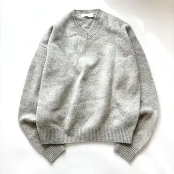 새상품급 에이피 스튜디오 V넥 풀오버 니트 그레이 2023