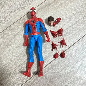 스파이더맨 피규어 교환용 부품 포함