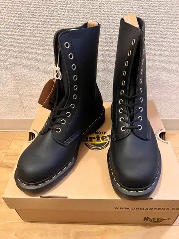 새상품! Dr. Martens 블랙 10홀 부츠 닥터마틴