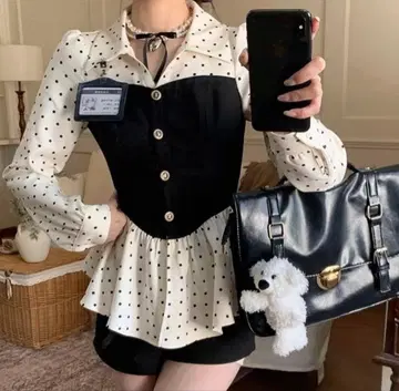 뷔스티에 도트 무늬 옷깃 디자인 페플럼 상의