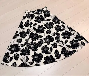 UNTITLED 꽃무늬 플레어 스커트 사이즈 3 (11/7까지 판매)