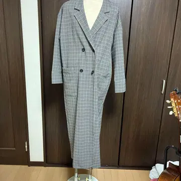 체크 무늬 더블 브레스트 롱 코트