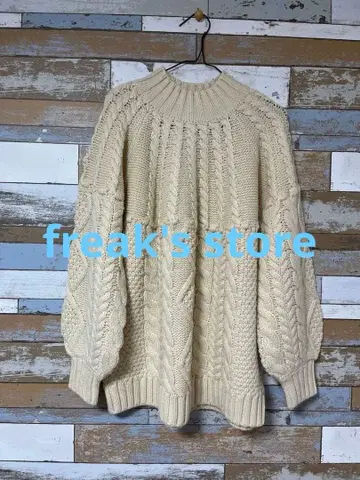 크림색 케이블 짜임 니트 스웨터 긴팔