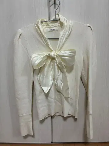 SNIDEL 아이보리 리본 포함 니트