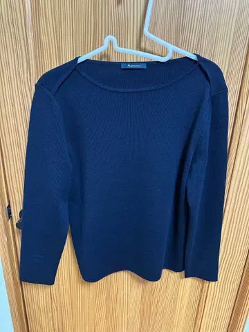 네이비 긴팔 니트 메탈 버튼