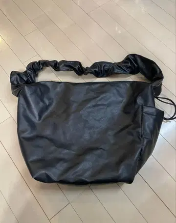 sinss 합성 가죽 숄더백