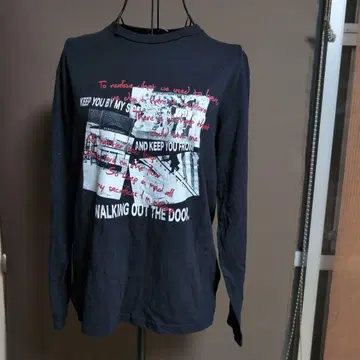 그래픽 프린트 긴팔 티셔츠 블랙