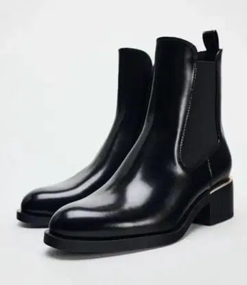 ZARA 플레이트 부착 숏부츠