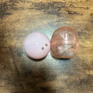 핑크색 구형 캡슐 토이