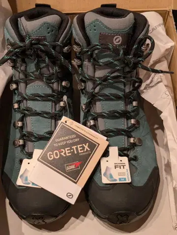 [ 새상품 ] GORE-TEX 방수 미드컷 등산화 여성용