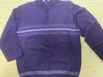 보라색 지퍼 달린 니트 스웨터