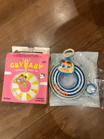 POPMART CRYBABY Vacation Mode On 펜던트