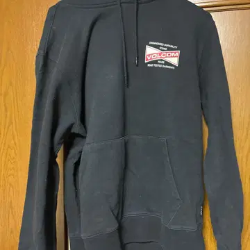 VOLCOM 블랙 후드티 후드 부착