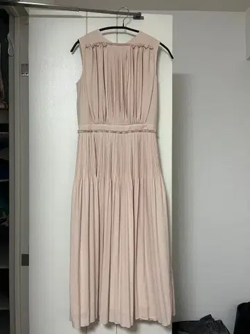 CELFORD 베이지 플리츠 슬리브리스 원피스 포멀 결혼식