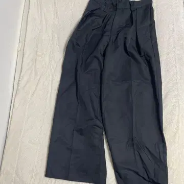 [ 거의 미사용 ] 블랙 벌룬 실루엣 딥 턱 와이드 팬츠