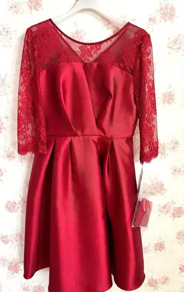 INFINI 빨간색 레이스 소매 드레스