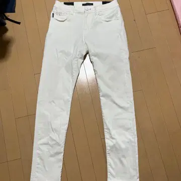 트라마로사 화이트 데님