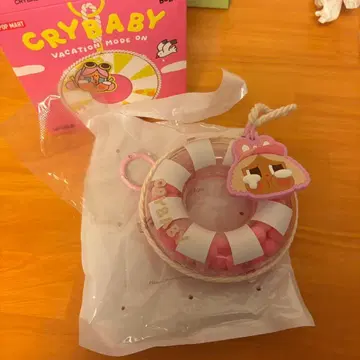 POPMART CRYBABY Vacation Mode On 펜던트