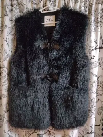 ZARA 블랙 인조 모피 베스트 XS