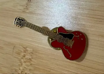 일렉 기타 핀 배지 빨간색