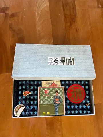 전통적인 무늬가 있는 기모노 원단