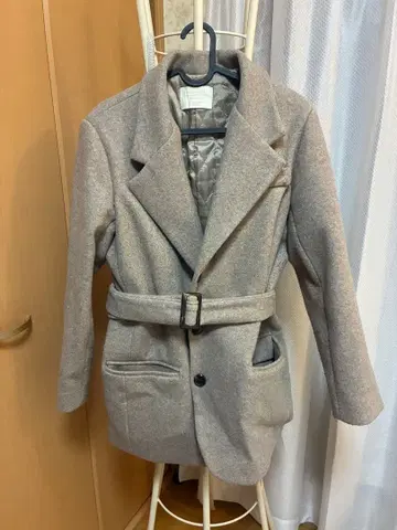 베이지 벨트 코트