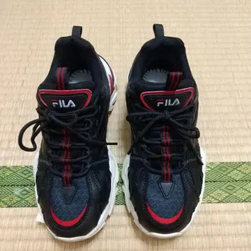 새상품급 FILA 블랙/레드 스니커즈