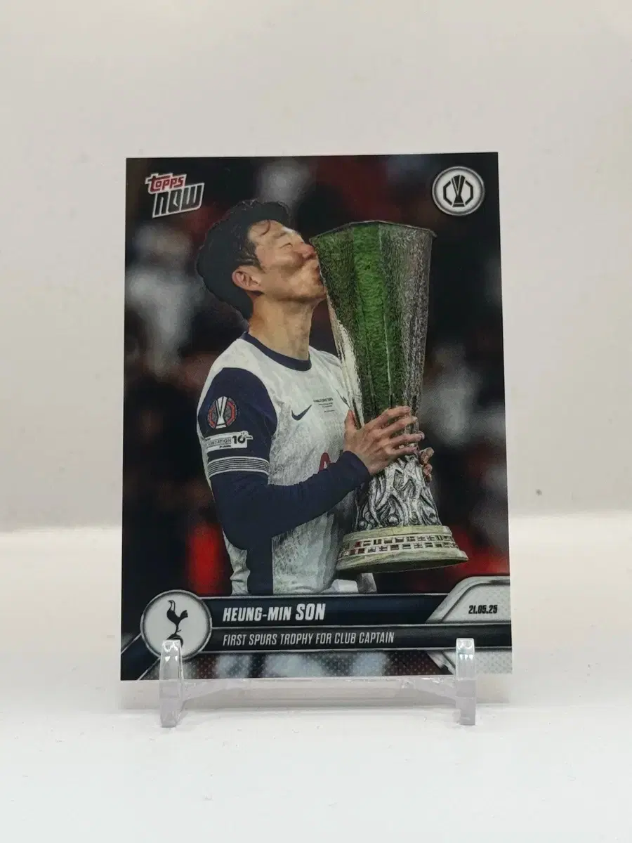 Topps 손흥민 클럽캡틴 트로피 카드