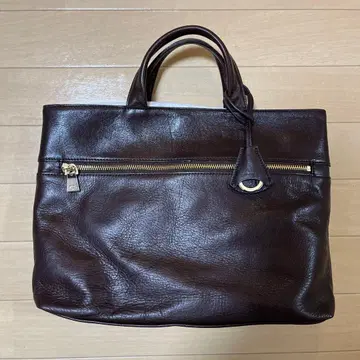 다크 브라운 가죽 토트백