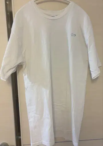 Glossier 글로시어 반팔 티셔츠