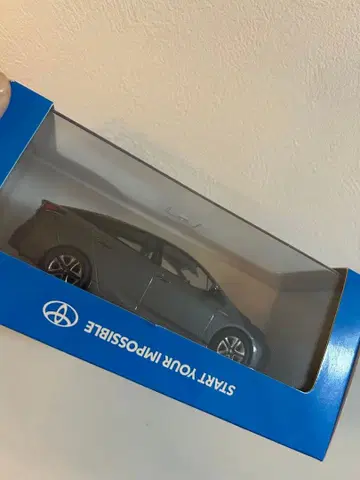 도요타 프리우스 미니카 컬러 샘플 아쉬