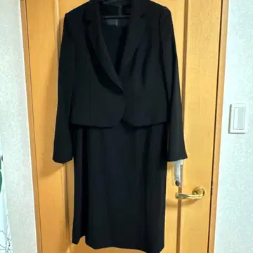 블랙 자켓과 원피스 세트 블랙 포멀