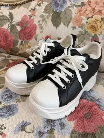 스즈키 아미 프로듀스 스니커즈 통굽 블랙 M 사이즈