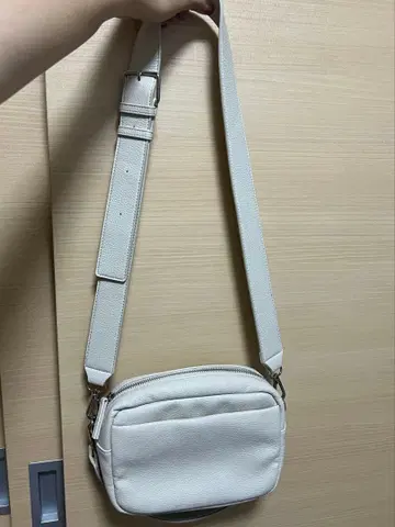 화이트 숄더백
