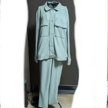 리브 소재 연한 녹색 상하의 세트