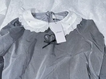 pium 하트 오픈 라운드 카라 원피스 차콜