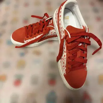 헬로키티 스웨이드 스니커즈 빨간색 50주년 모델