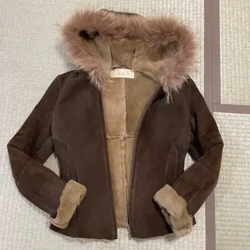 브라운 스웨이드 무스탕 코트 퍼 포함