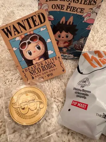 LABUBU x ONE PIECE 러브버브&원피스 로빈